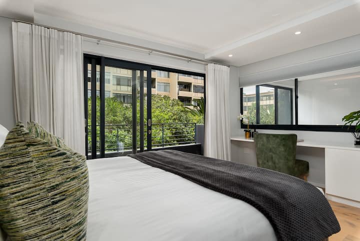 2 Bedroom Property for Sale in Sea Point Western Cape